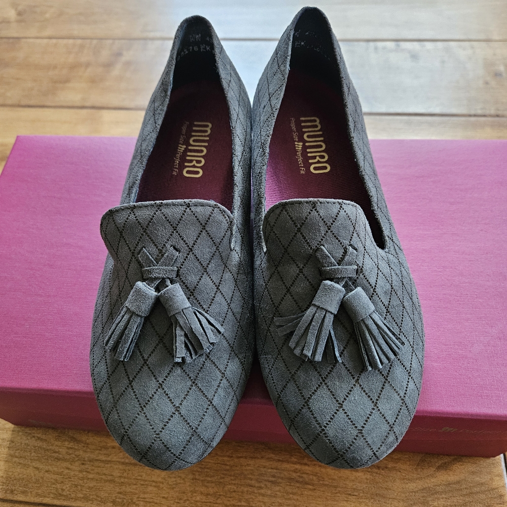 Munro Gray Quilted Tassel Loafers Size 5 WW